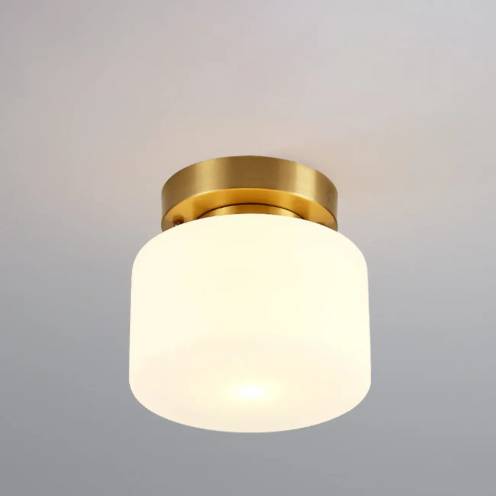 Plafonnier semi-encastré moderne en verre blanc et doré, style tambour.