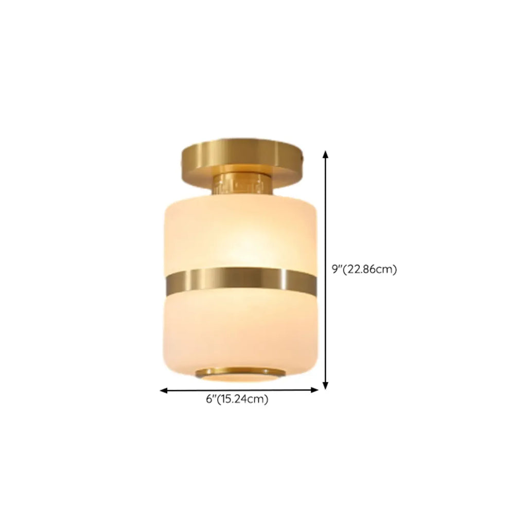 Plafonnier semi-encastré moderne en verre blanc et doré, style tambour.