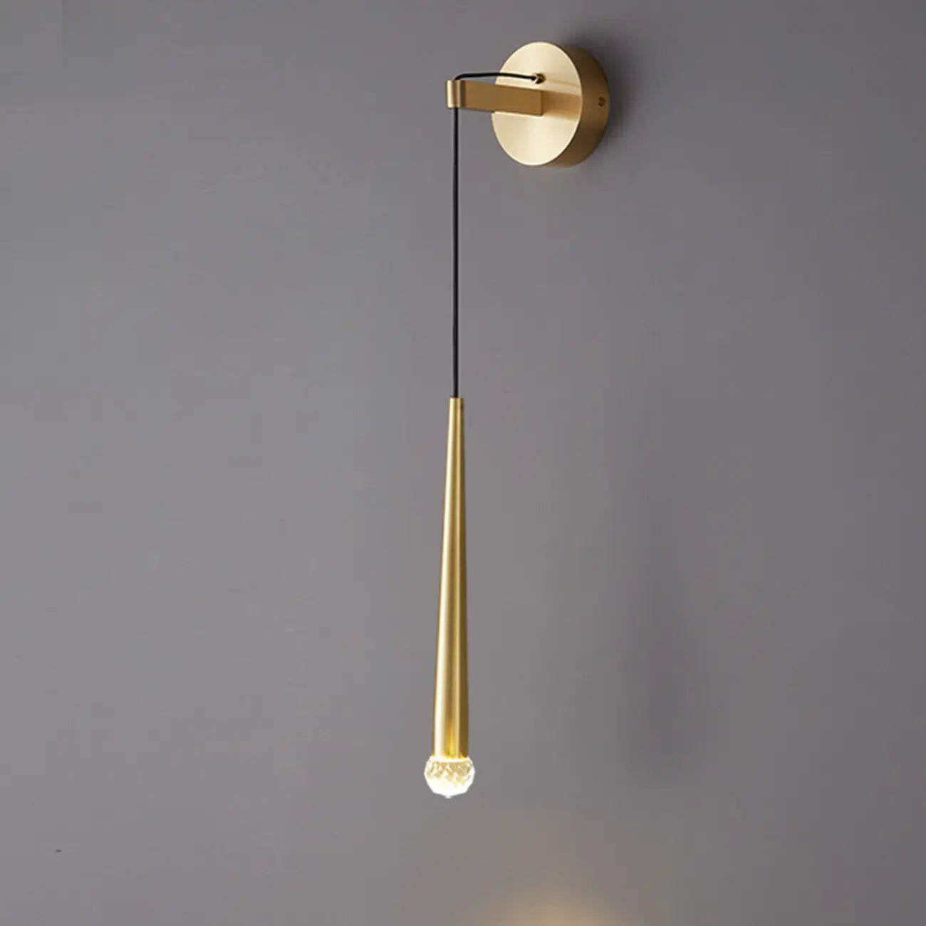 Applique murale LED cylindrique dorée élégante avec décoration en cristal