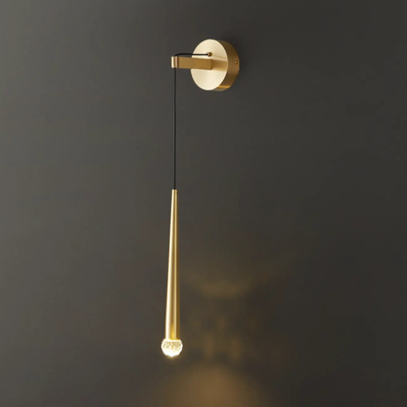 Applique murale LED cylindrique dorée élégante avec décoration en cristal