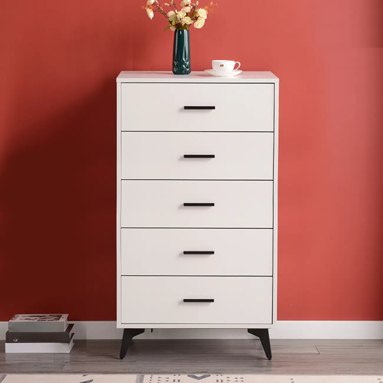 Armoire de rangement moderne en bois blanc avec accents dorés pour salon