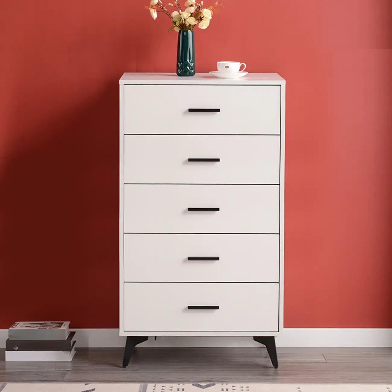 Armoire de rangement moderne en bois blanc avec accents dorés pour salon