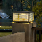 Lampadaire d'extérieur en métal noir et verre