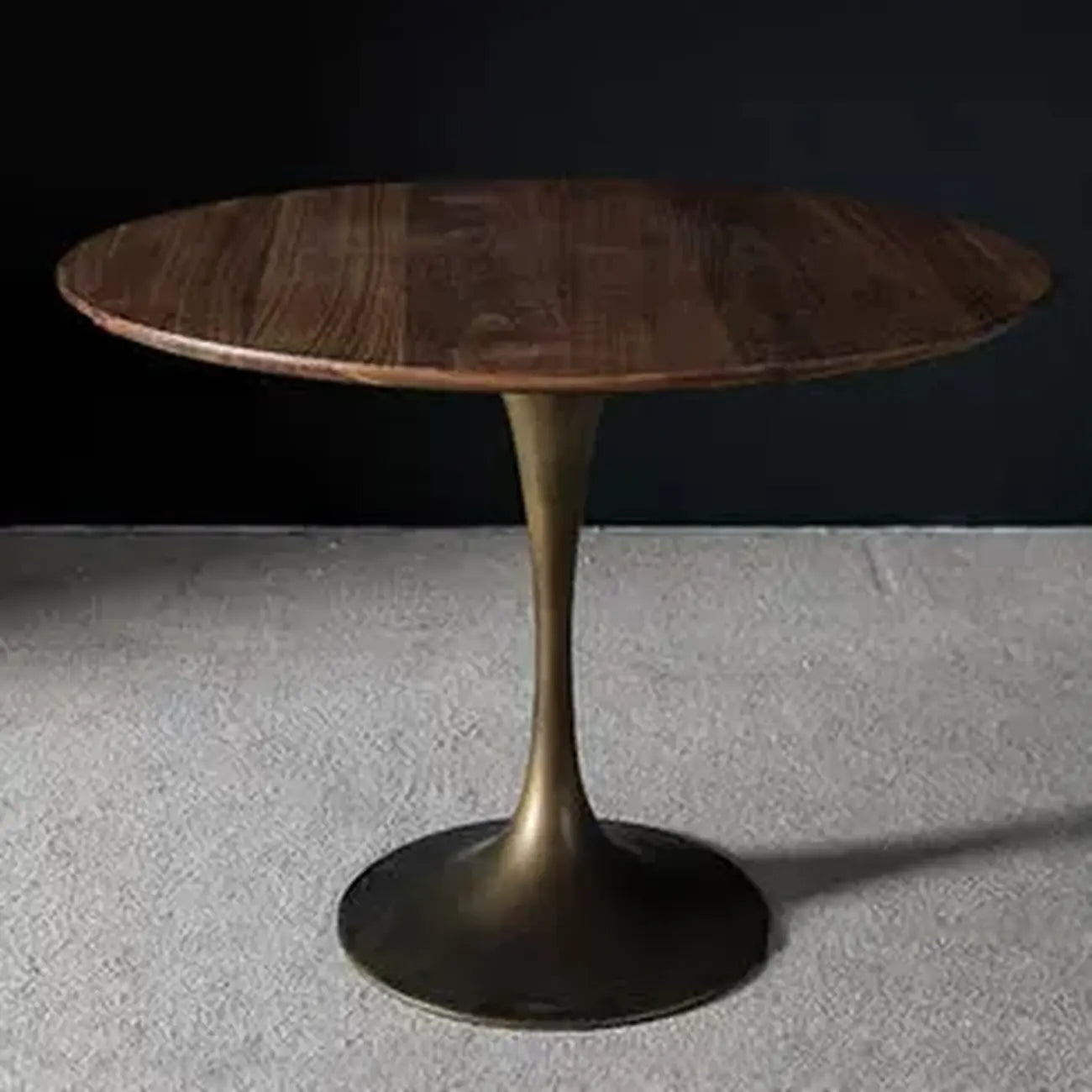 Table de salle à manger ronde en bois brun glamour