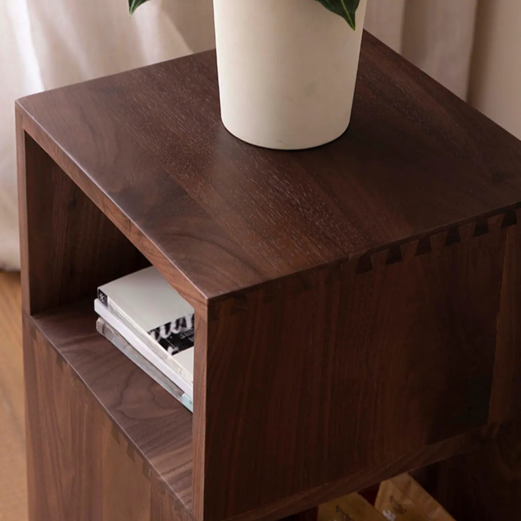 Table d'appoint rectangulaire intemporelle en bois pivotante à 360°