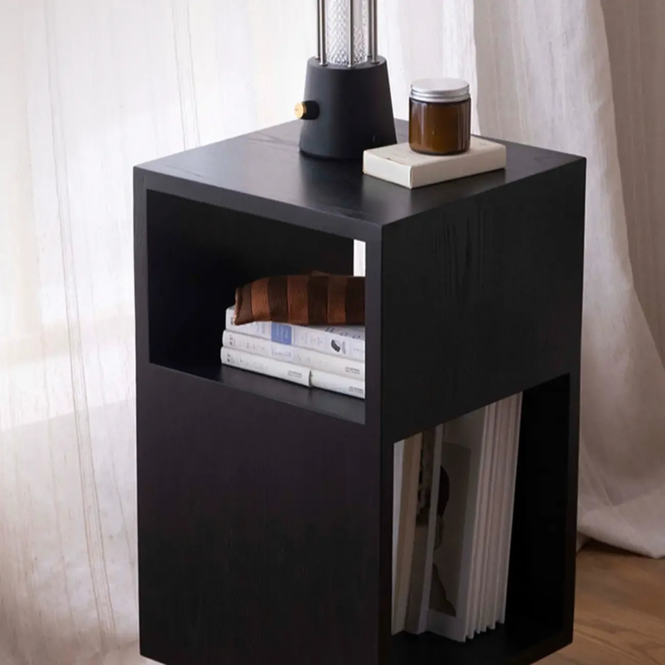 Table d'appoint rectangulaire intemporelle en bois pivotante à 360°