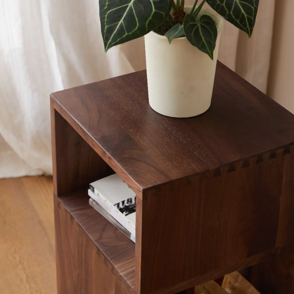 Table d'appoint rectangulaire intemporelle en bois pivotante à 360°