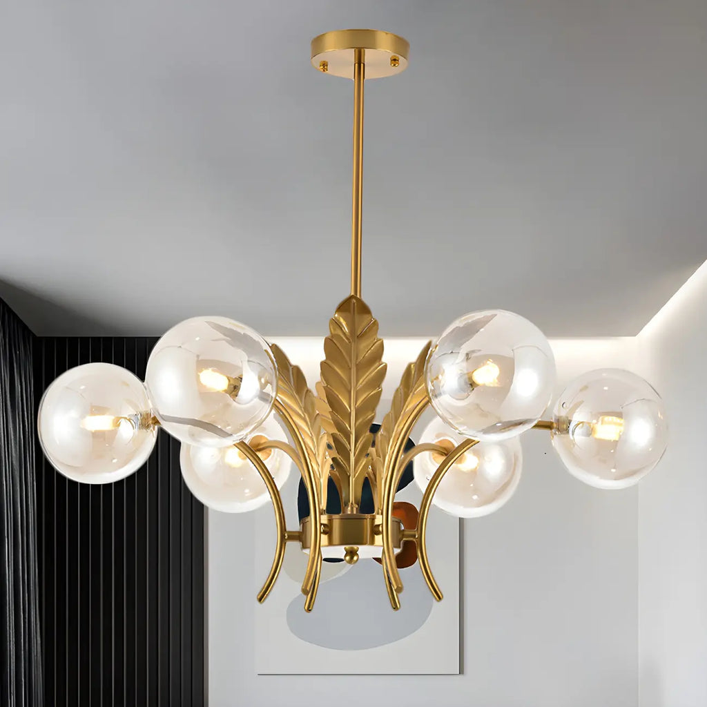 Lustre de luxe à 6 lumières, recouvert de feuilles d'or et orné de globes en verre