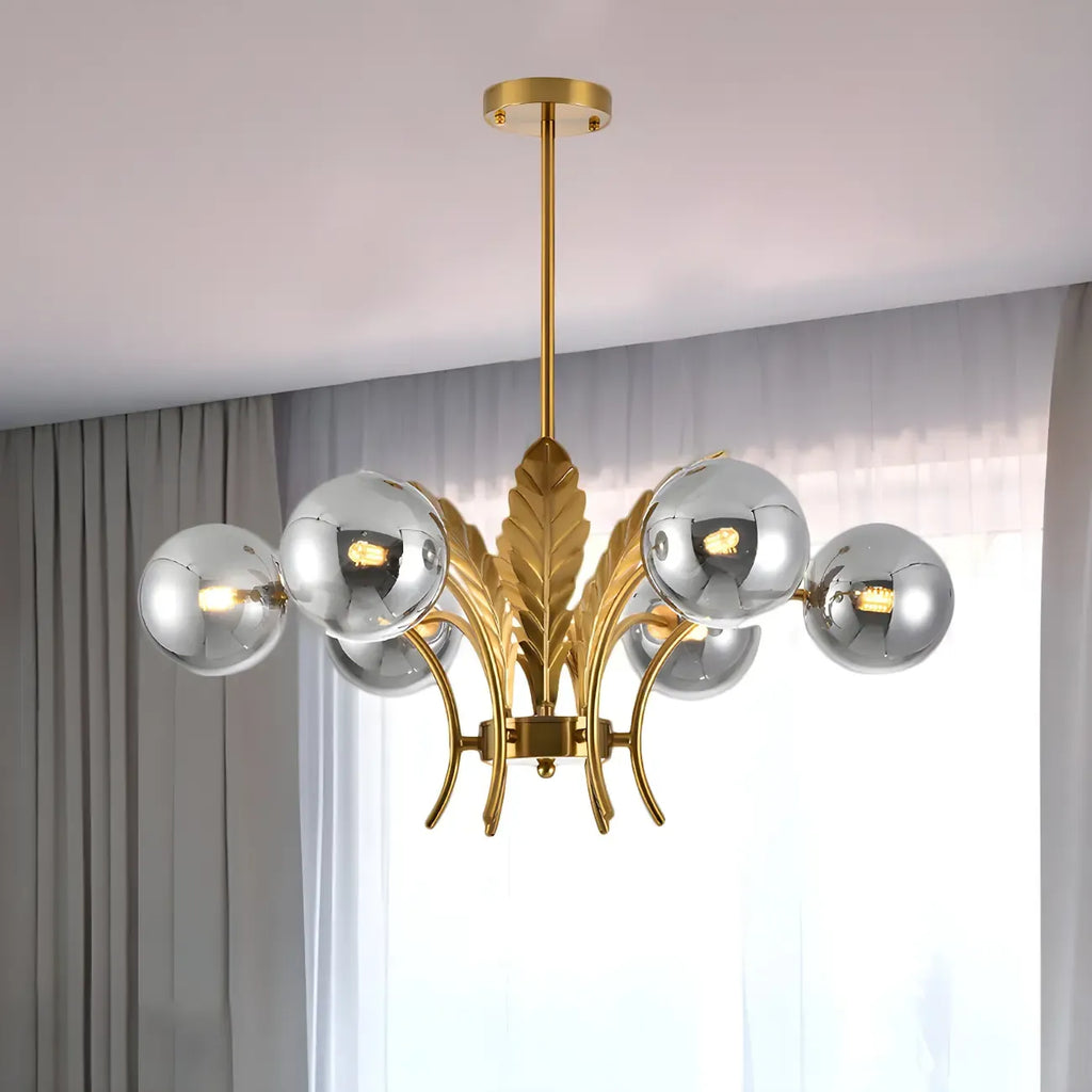 Lustre de luxe à 6 lumières, recouvert de feuilles d'or et orné de globes en verre