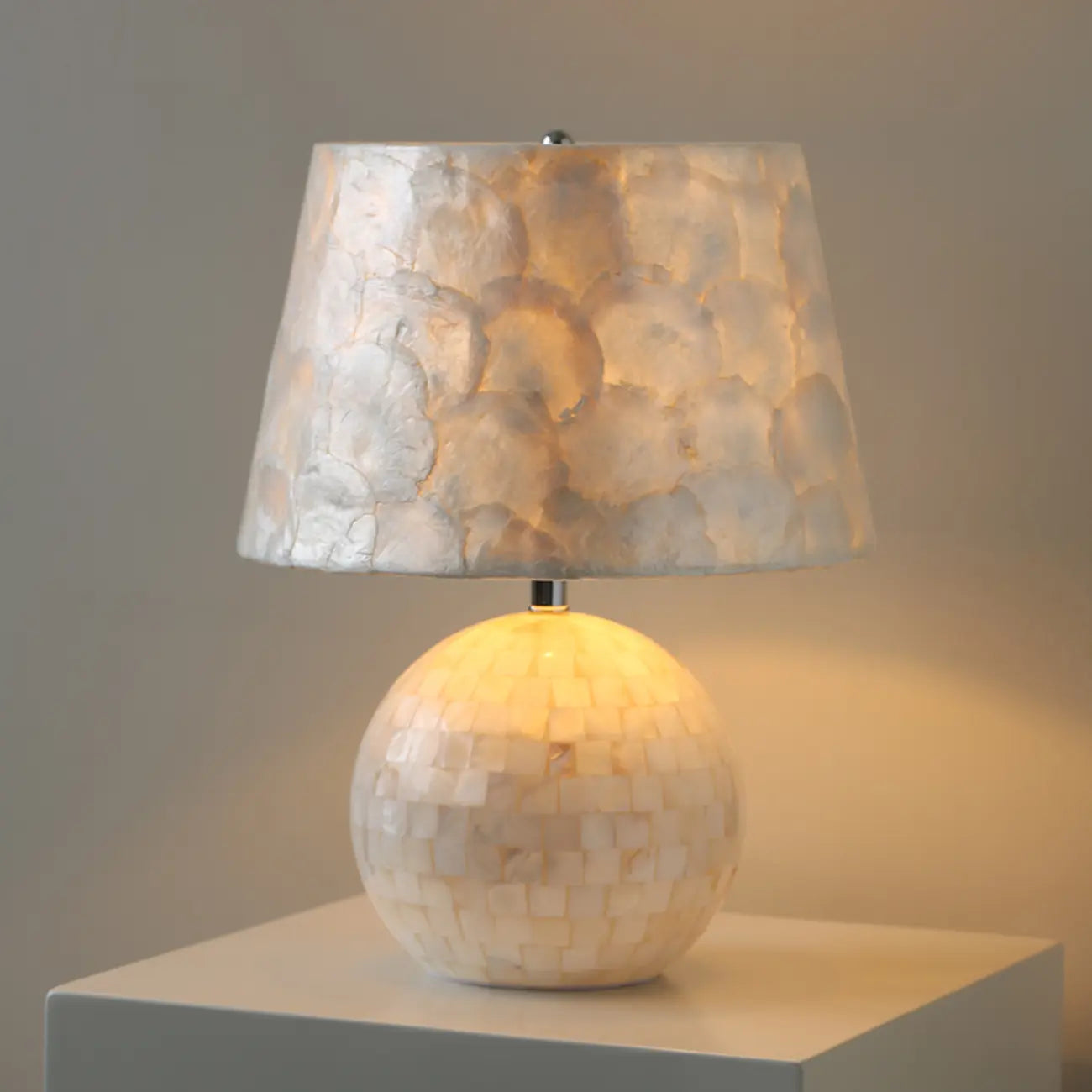 Lampe de table moderne en forme de coquillage avec abat-jour géométrique, LED