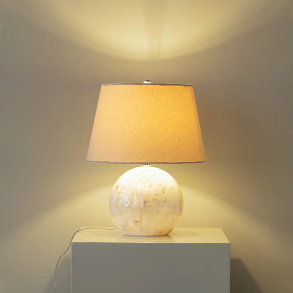 Lampe de table moderne en forme de coquillage avec abat-jour géométrique, LED
