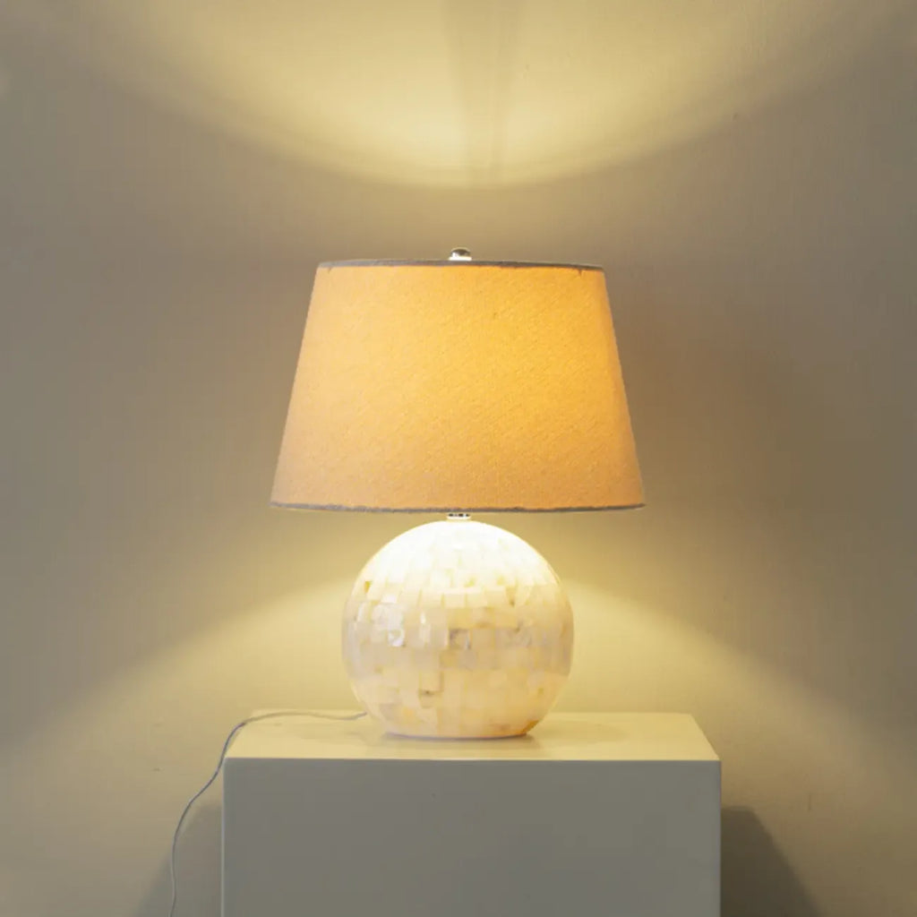 Lampe de table moderne en forme de coquillage avec abat-jour géométrique, LED
