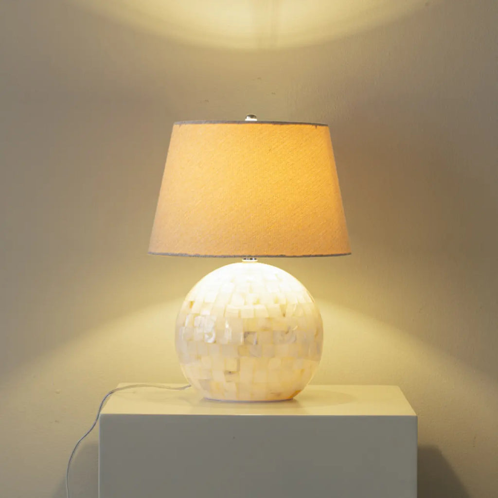 Lampe de table moderne en forme de coquillage avec abat-jour géométrique, LED
