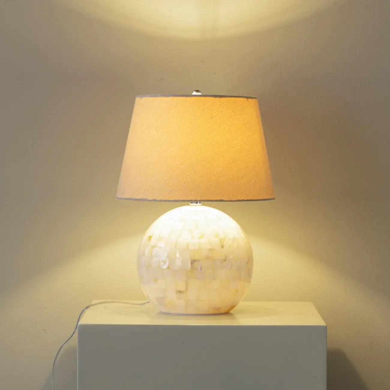 Lampe de table moderne en forme de coquillage avec abat-jour géométrique, LED