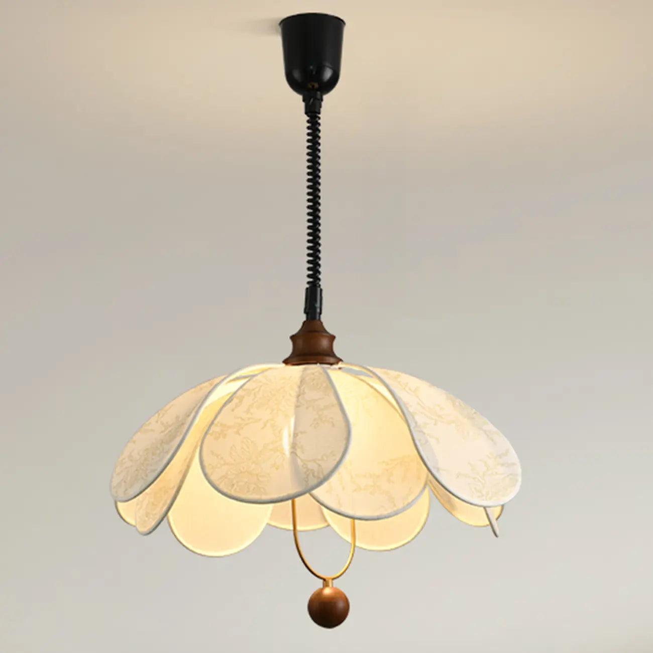 Suspension Art Déco en tissu à motif de pétales de fleurs
