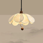 Suspension Art Déco en tissu à motif de pétales de fleurs