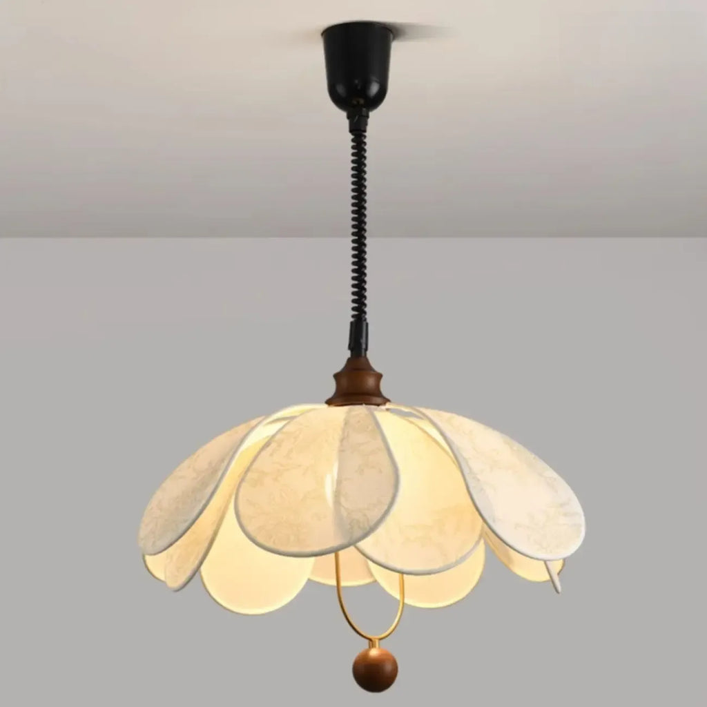 Suspension Art Déco en tissu à motif de pétales de fleurs