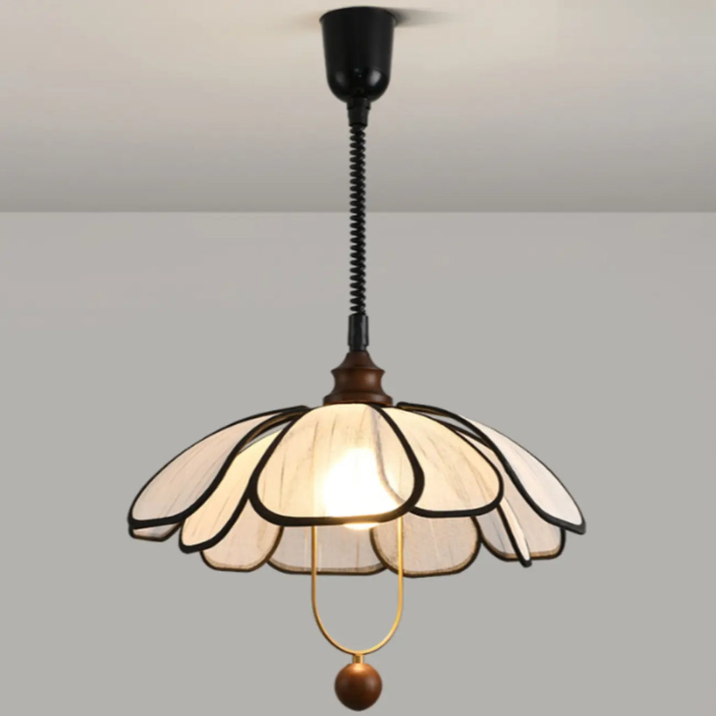 Suspension Art Déco en tissu à motif de pétales de fleurs