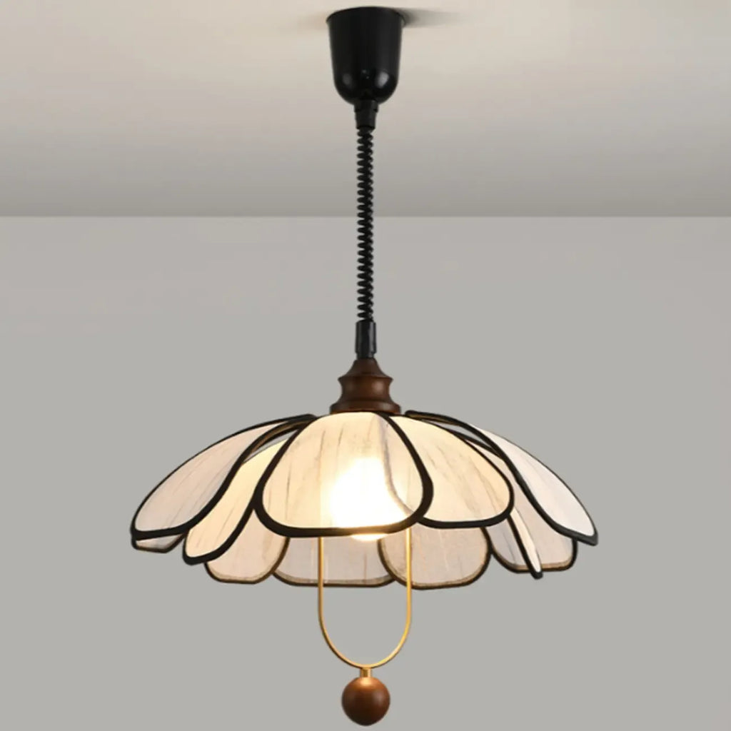 Suspension Art Déco en tissu à motif de pétales de fleurs