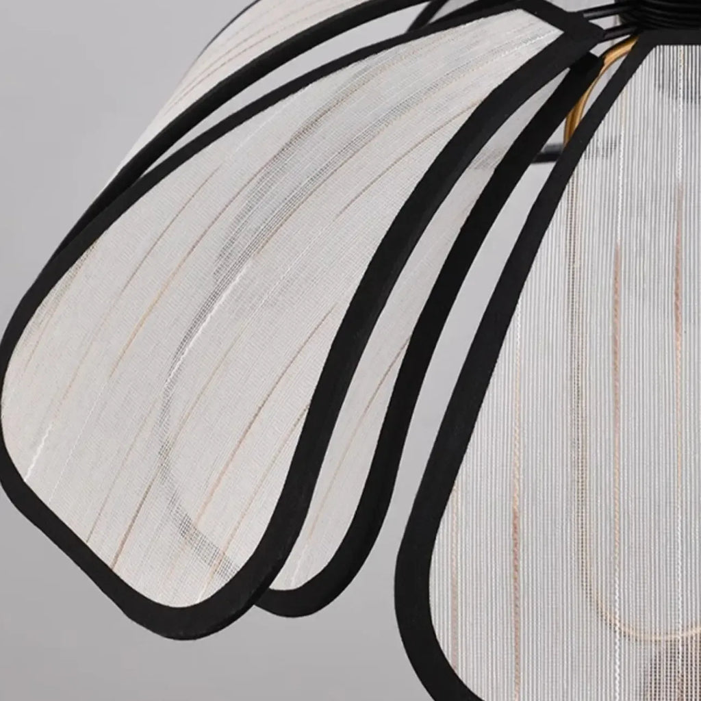 Suspension Art Déco en tissu à motif de pétales de fleurs