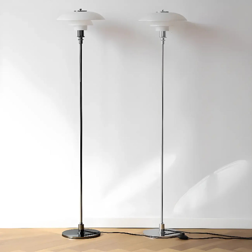 Lampadaire minimaliste en métal avec abat-jour en verre pour salon