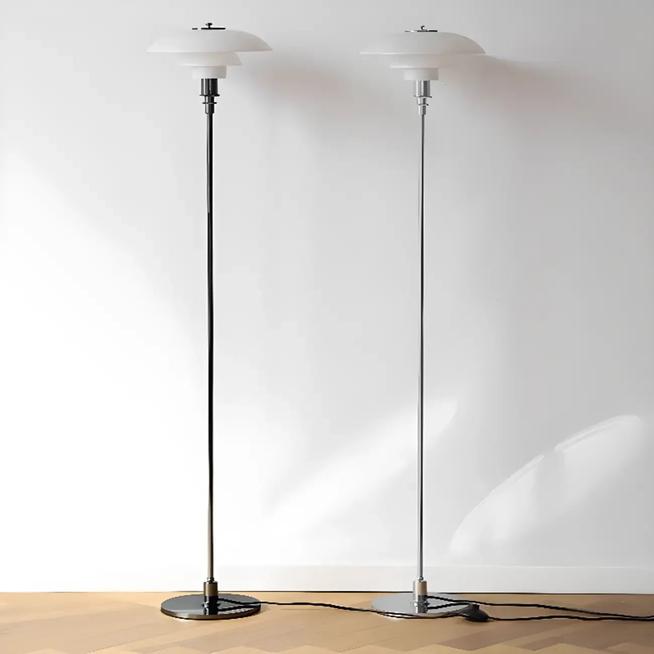 Lampadaire minimaliste en métal avec abat-jour en verre pour salon