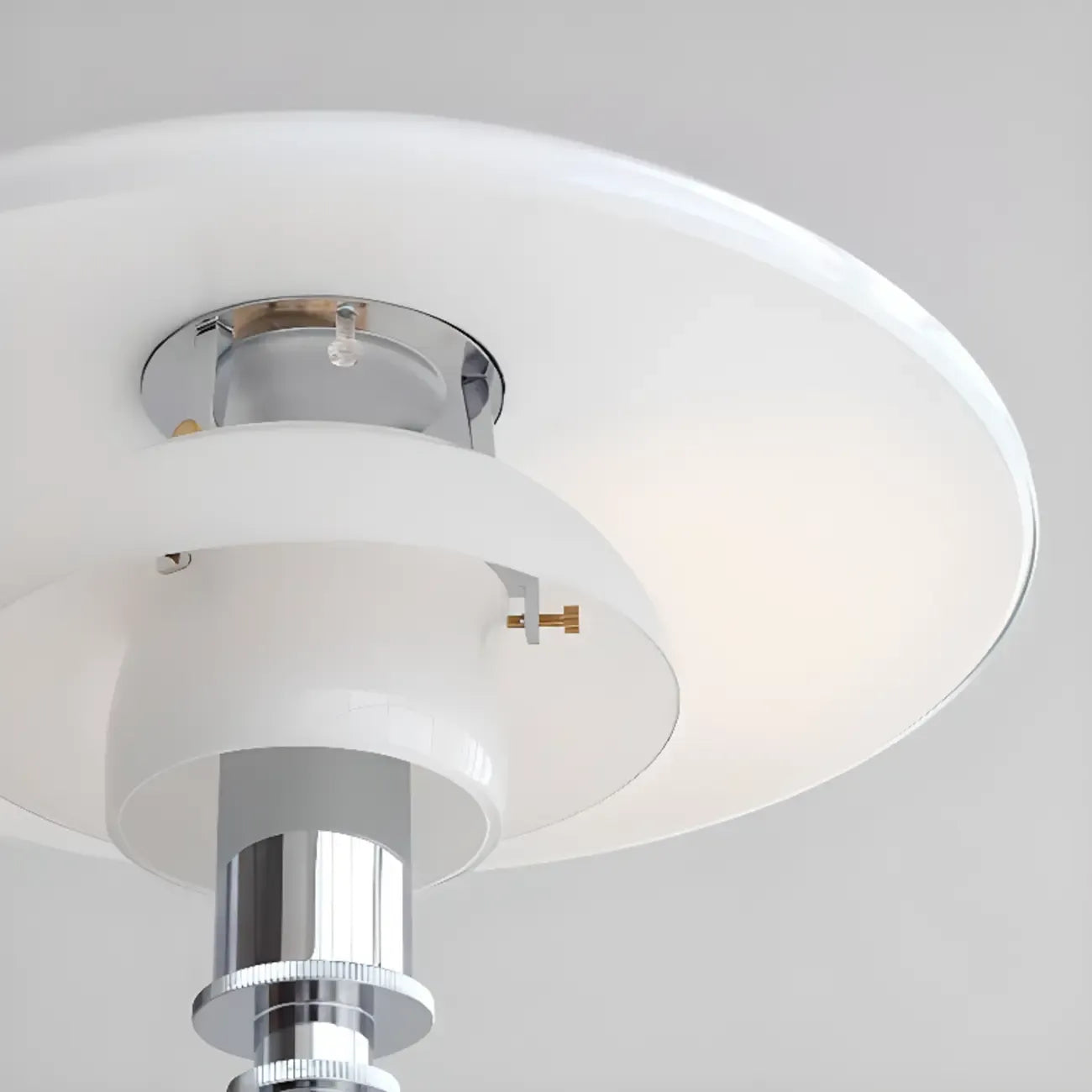 Lampadaire minimaliste en métal avec abat-jour en verre pour salon