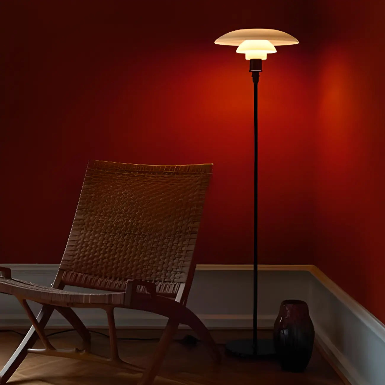 Lampadaire minimaliste en métal avec abat-jour en verre pour salon