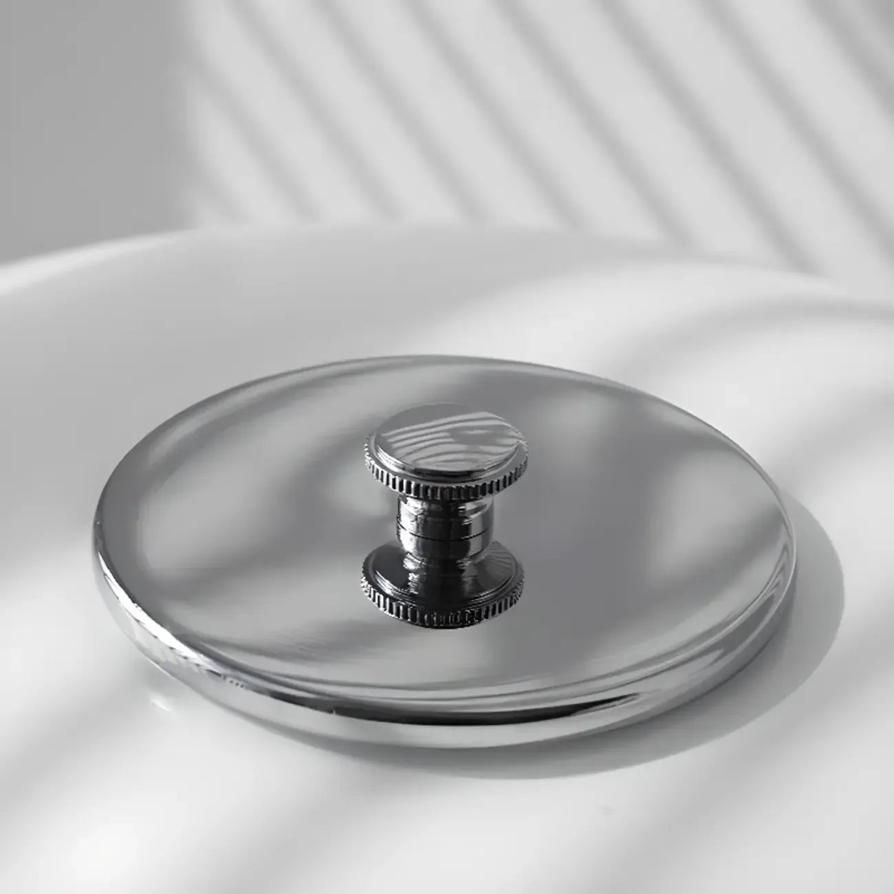 Lampadaire minimaliste en métal avec abat-jour en verre pour salon