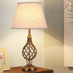 Lampe de chevet LED géométrique en tissu, base en laiton antique