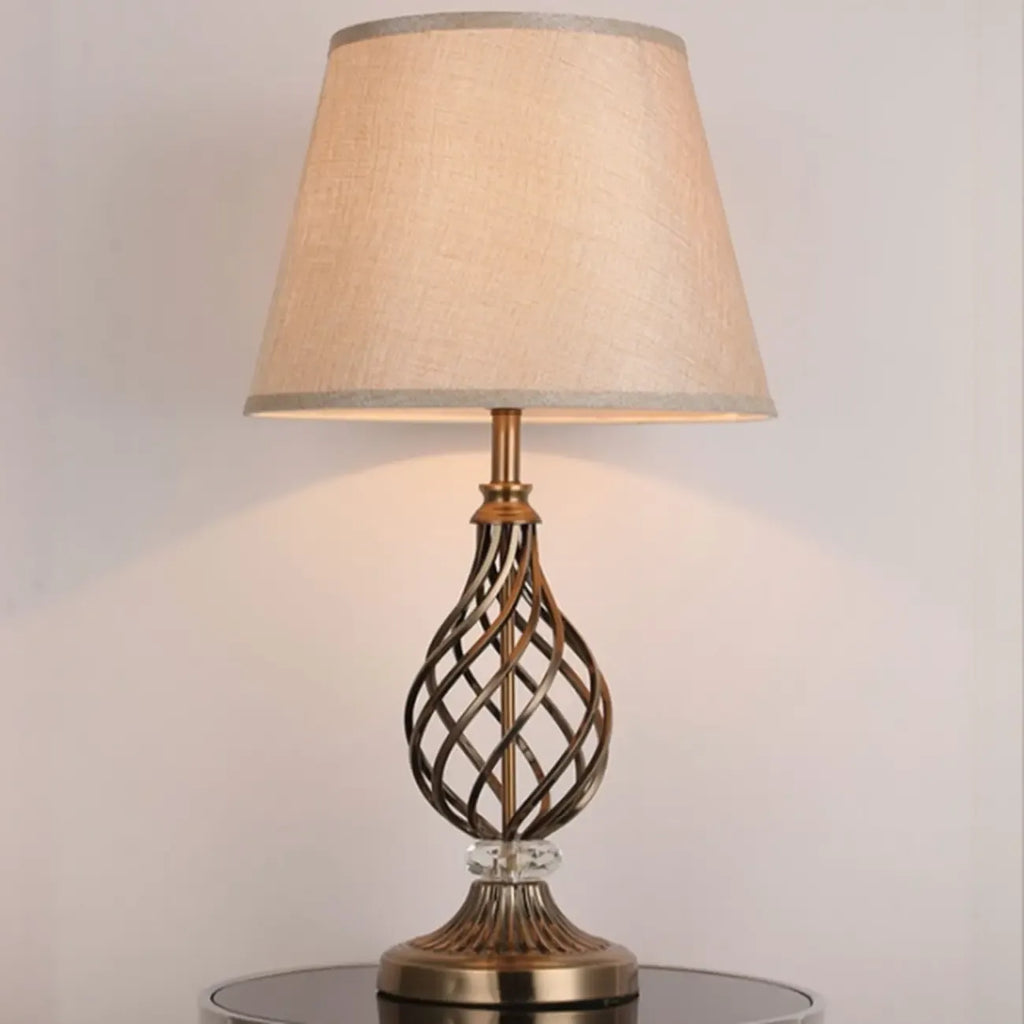 Lampe de chevet LED géométrique en tissu, base en laiton antique