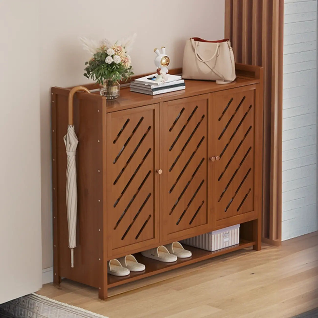 Armoire à chaussures à plusieurs niveaux avec portes réglables en bois et acrylique