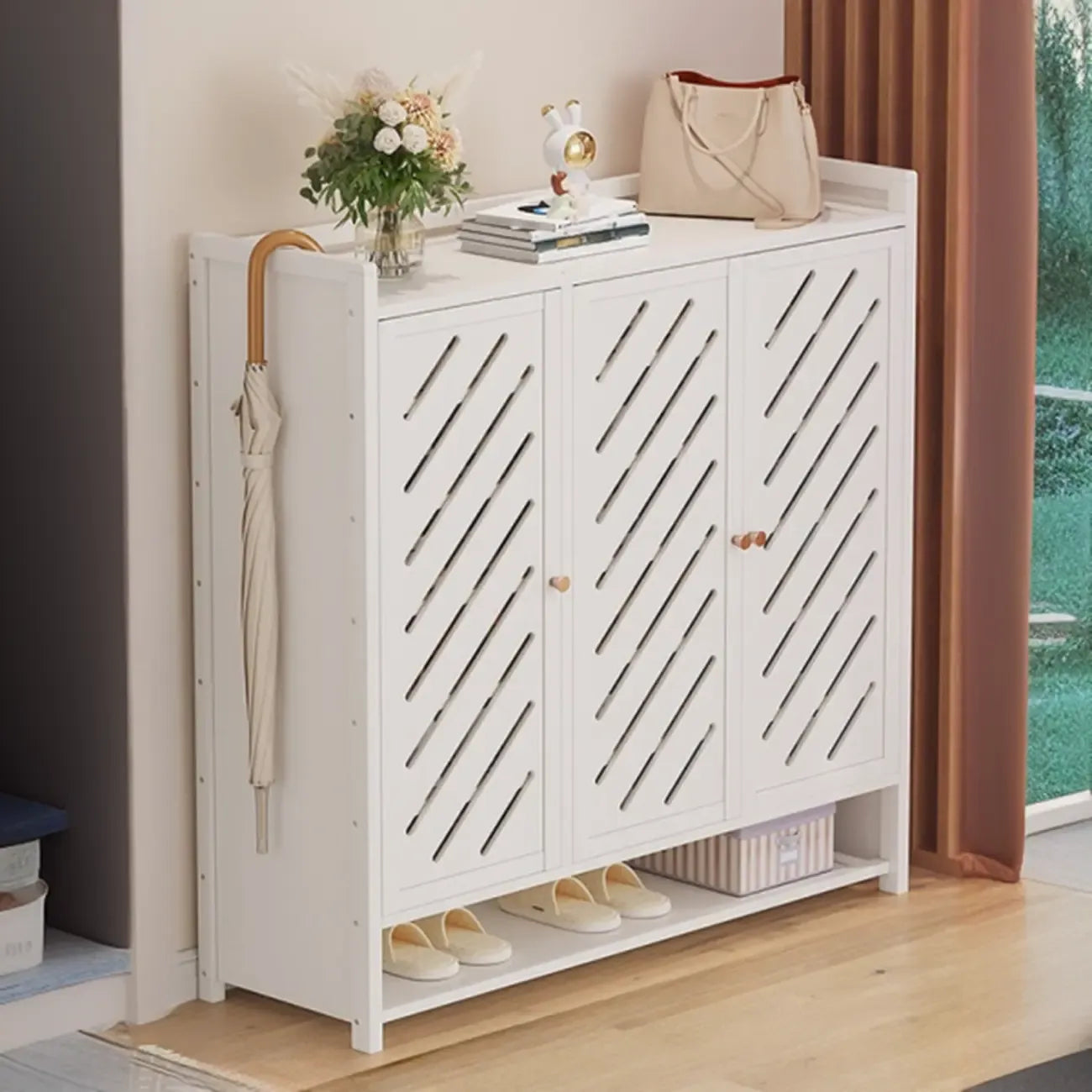 Armoire à chaussures à plusieurs niveaux avec portes réglables en bois et acrylique