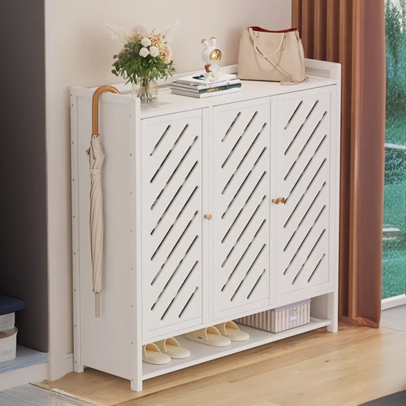 Armoire à chaussures à plusieurs niveaux avec portes réglables en bois et acrylique