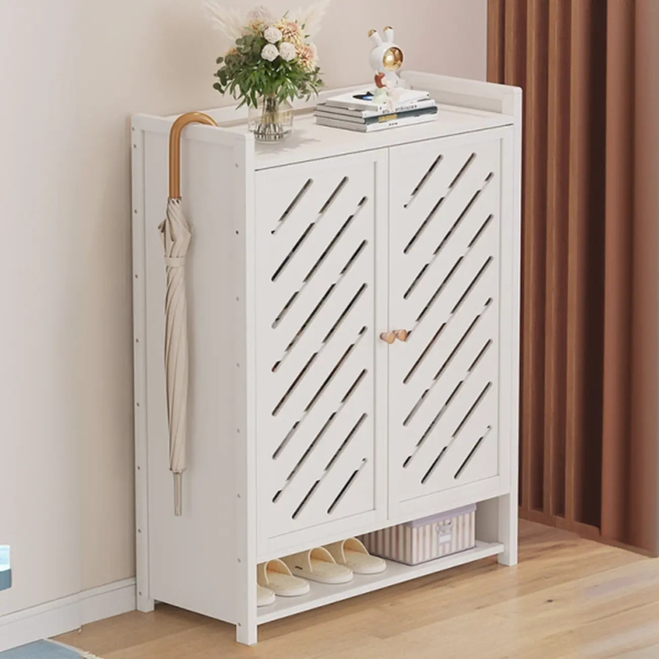 Armoire à chaussures à plusieurs niveaux avec portes réglables en bois et acrylique