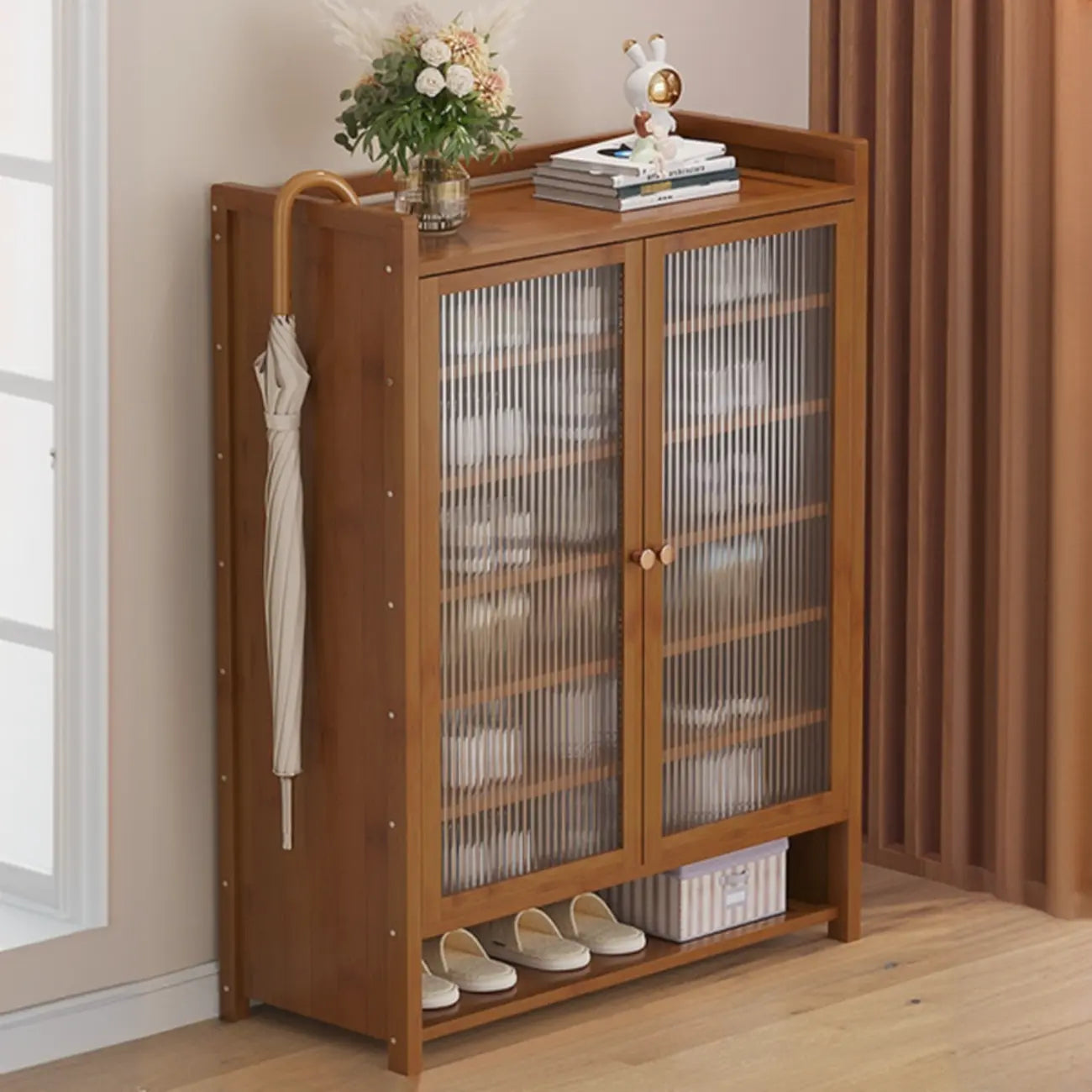 Armoire à chaussures à plusieurs niveaux avec portes réglables en bois et acrylique