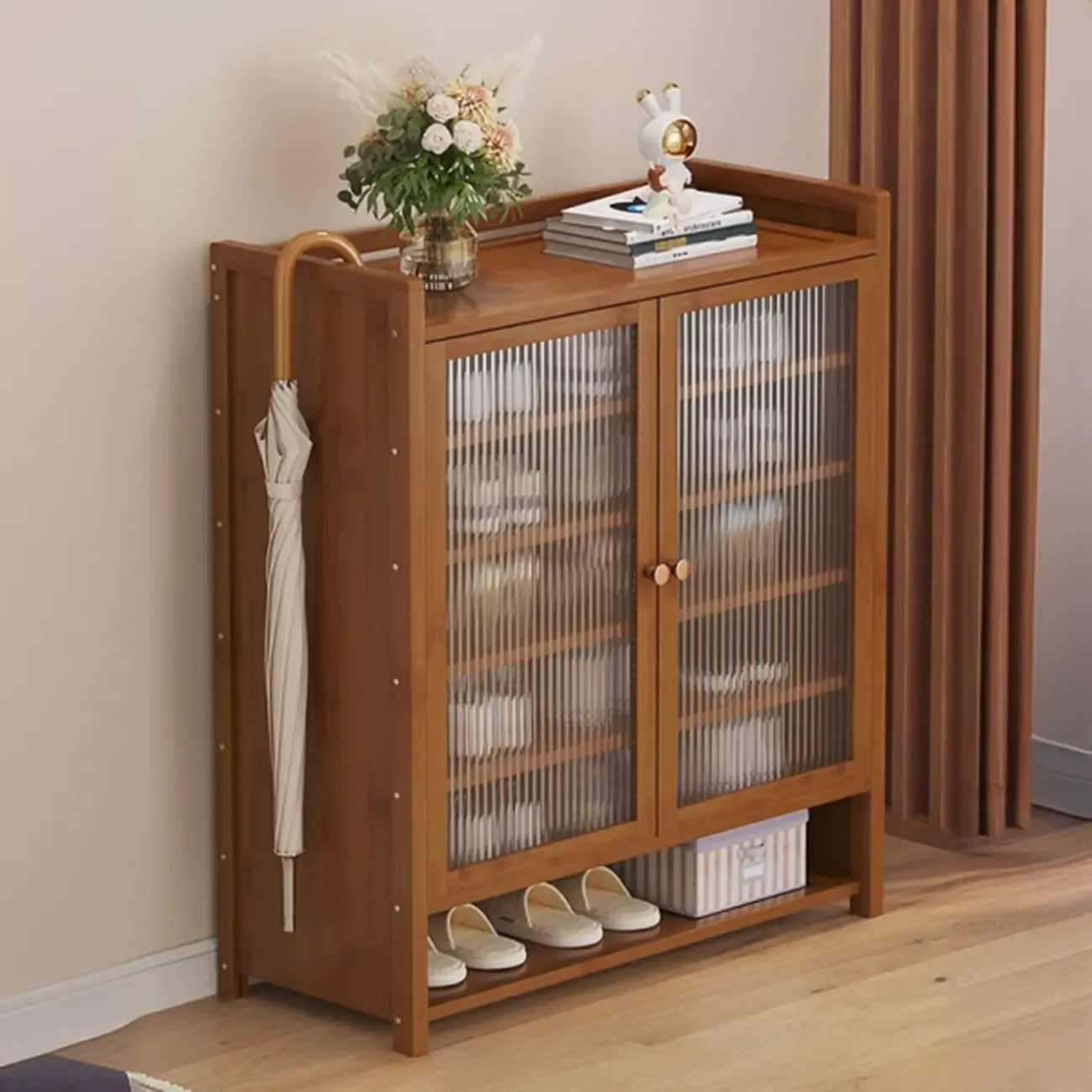 Armoire à chaussures à plusieurs niveaux avec portes réglables en bois et acrylique