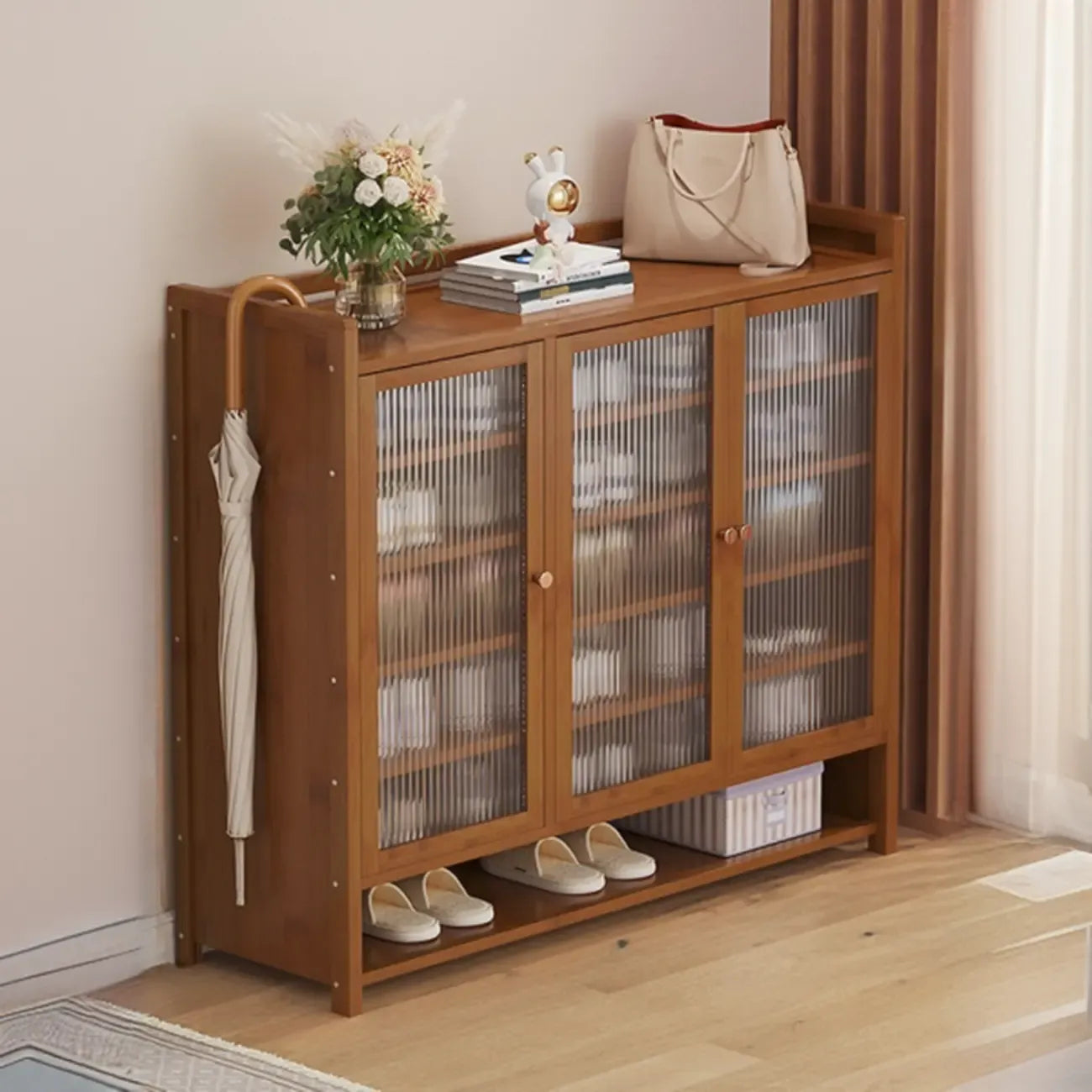 Armoire à chaussures à plusieurs niveaux avec portes réglables en bois et acrylique