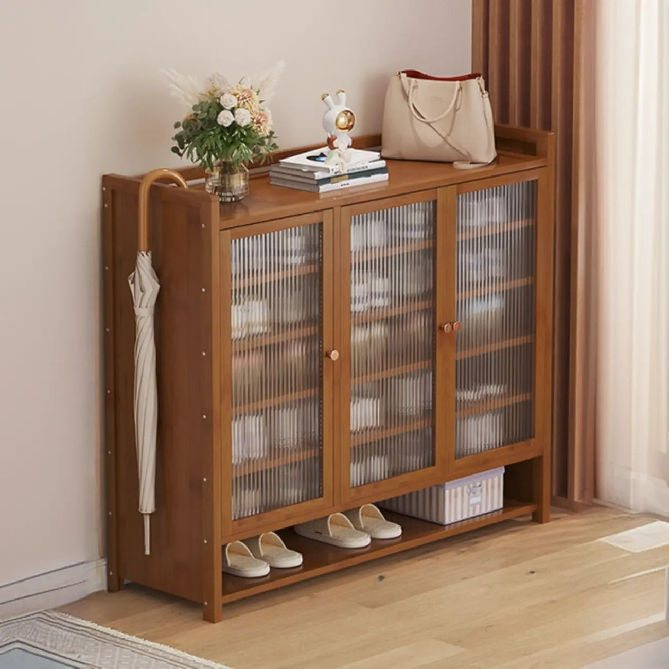 Armoire à chaussures à plusieurs niveaux avec portes réglables en bois et acrylique