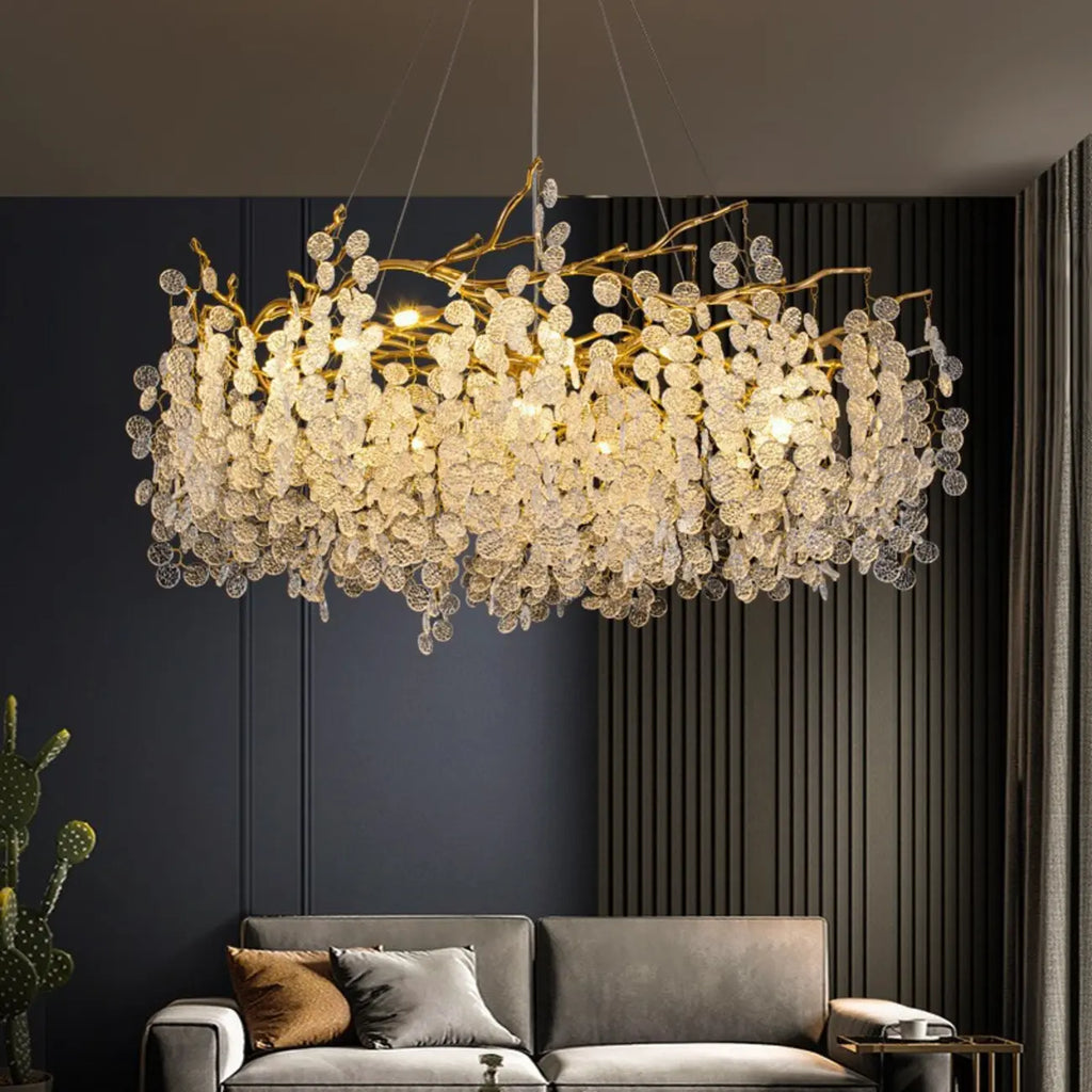 Lustre élégant suspendu en verre à branches dorées