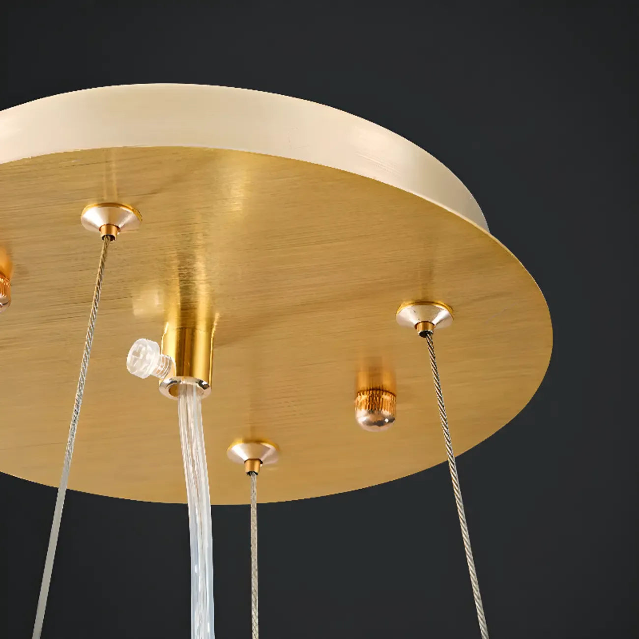 Lustre élégant suspendu en verre à branches dorées