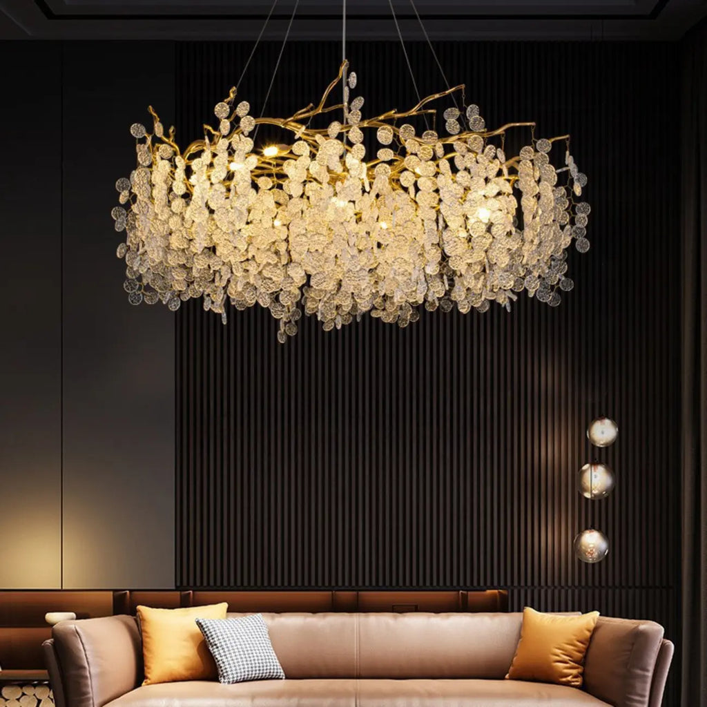 Lustre élégant suspendu en verre à branches dorées