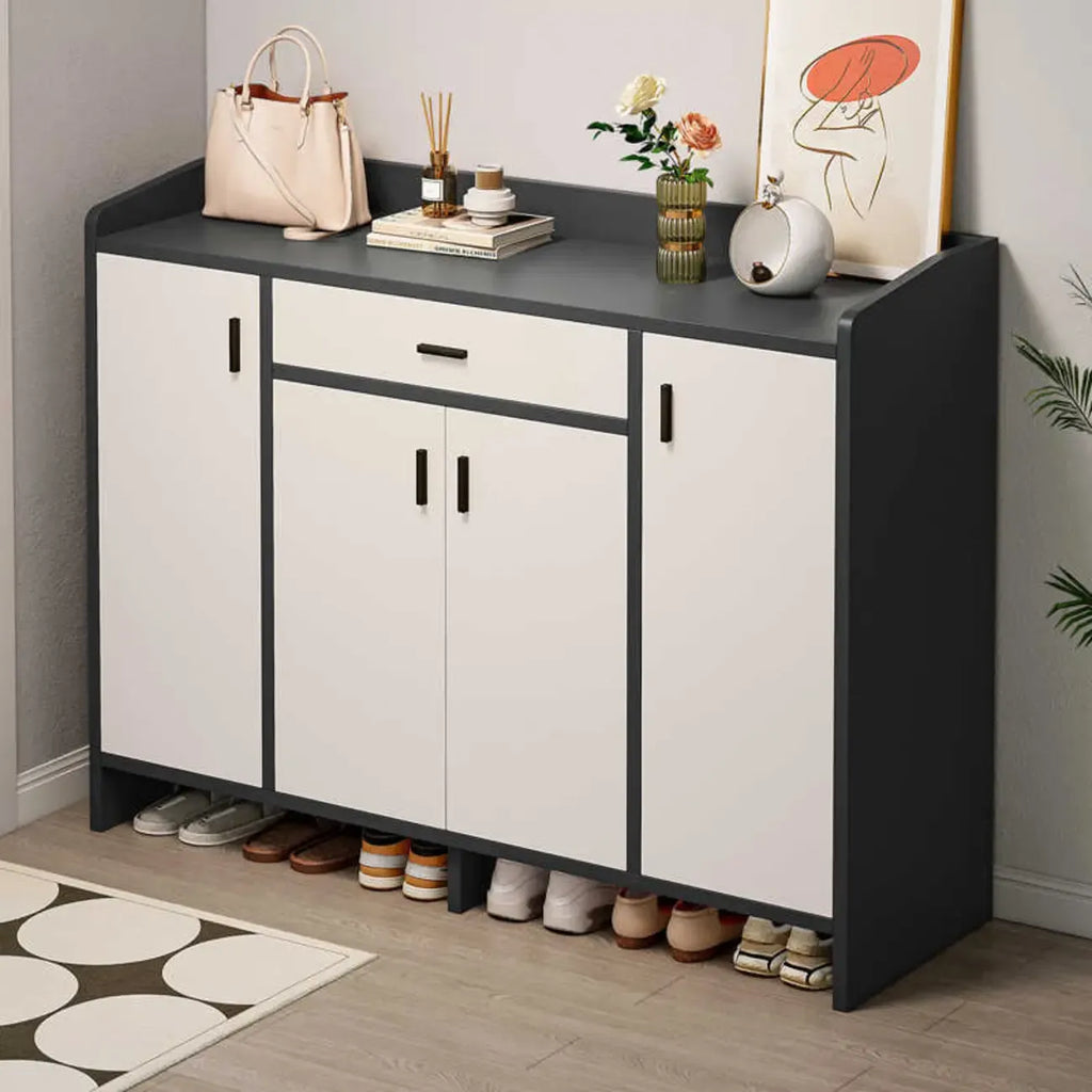 Grand meuble à chaussures en bois gris pour entrée