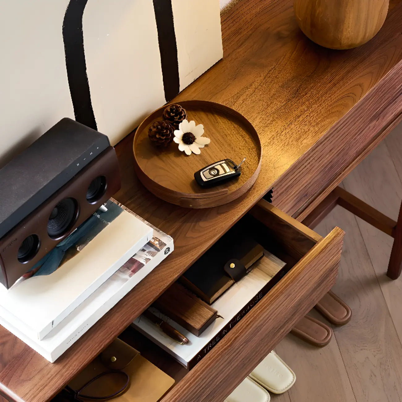 Console d'entrée en bois brun avec rangement