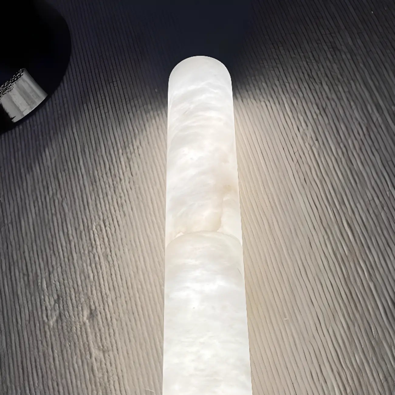 Suspension LED cylindrique moderne en métal noir et albâtre