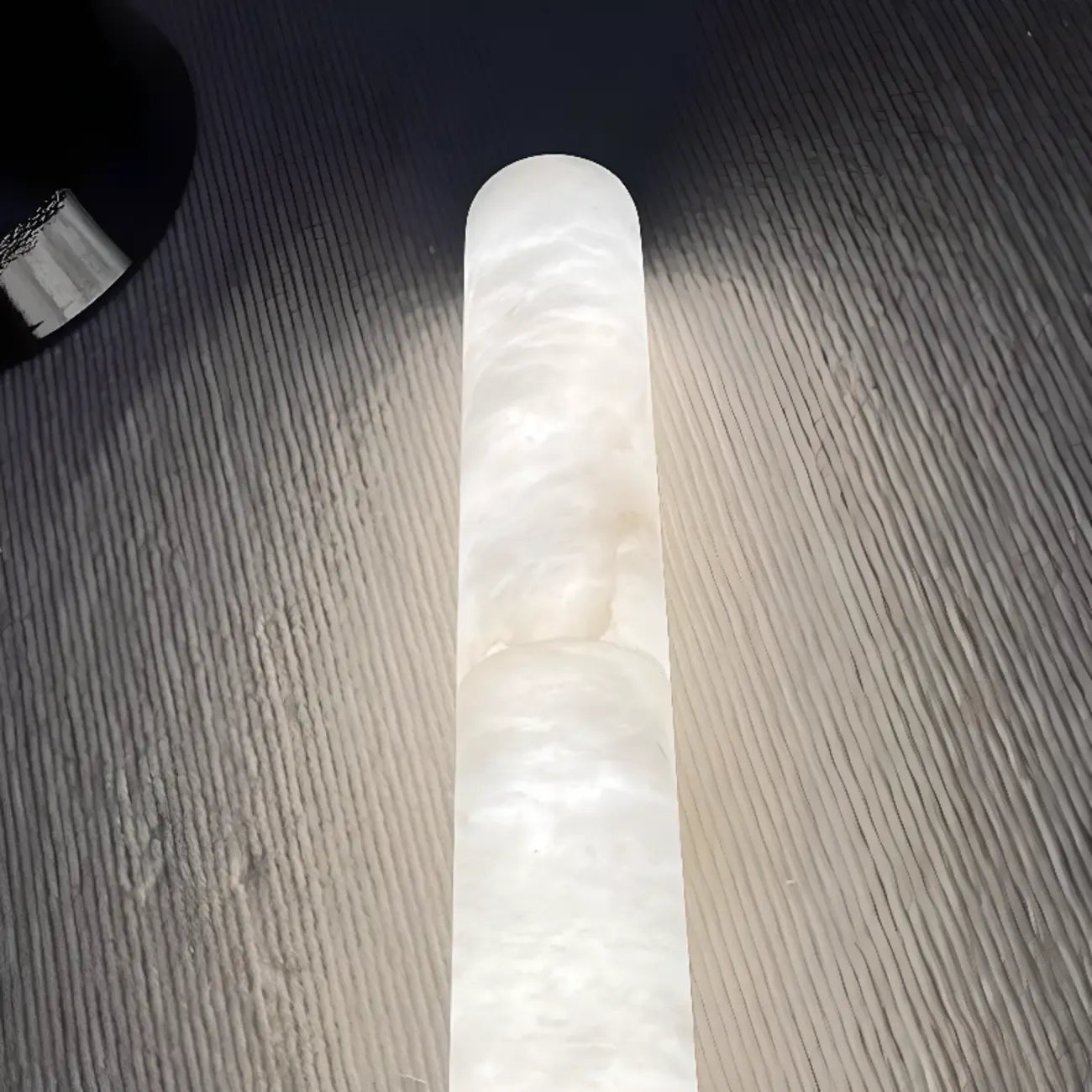 Suspension LED cylindrique moderne en métal noir et albâtre