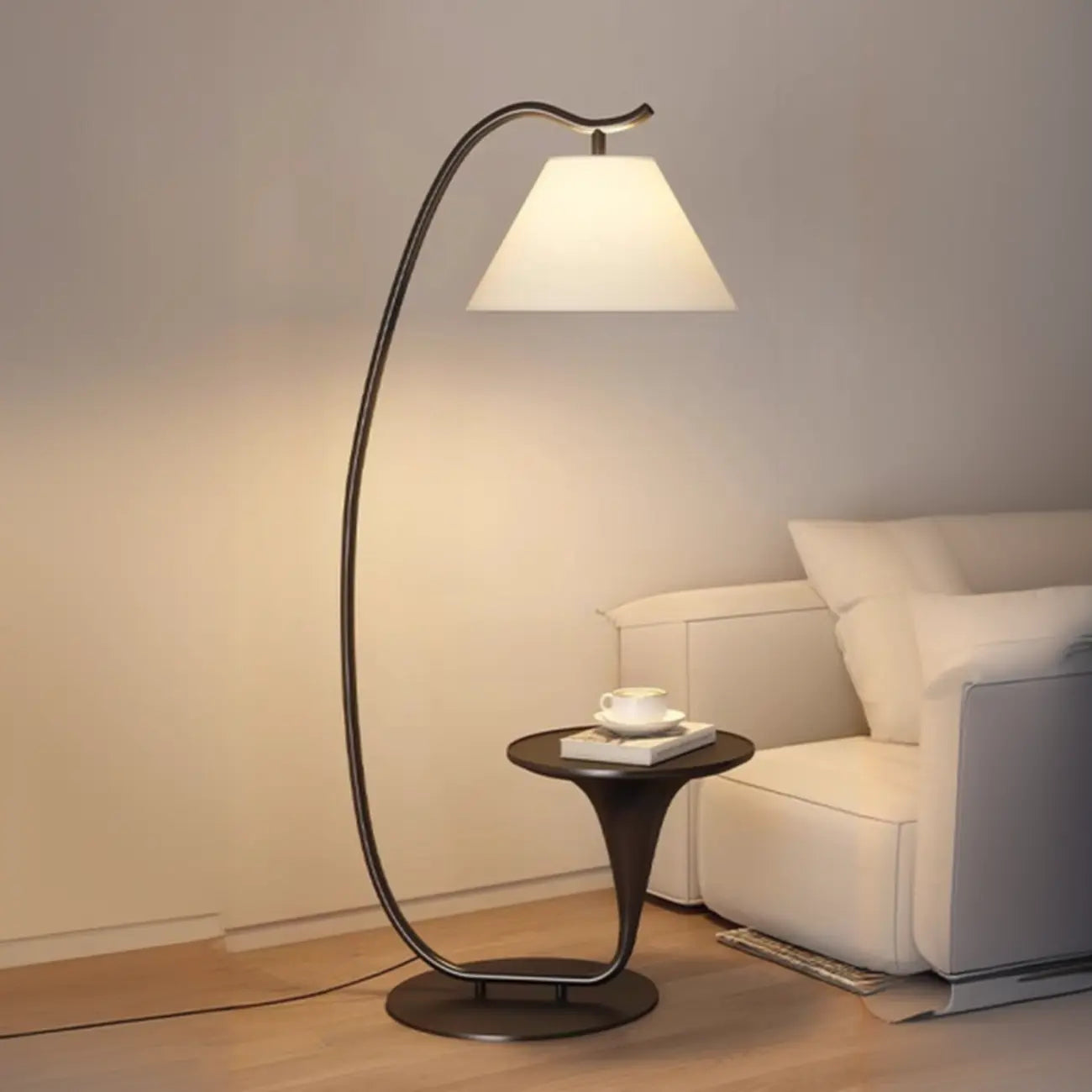 Lampadaire minimaliste en noyer avec table et abat-jour en tissu