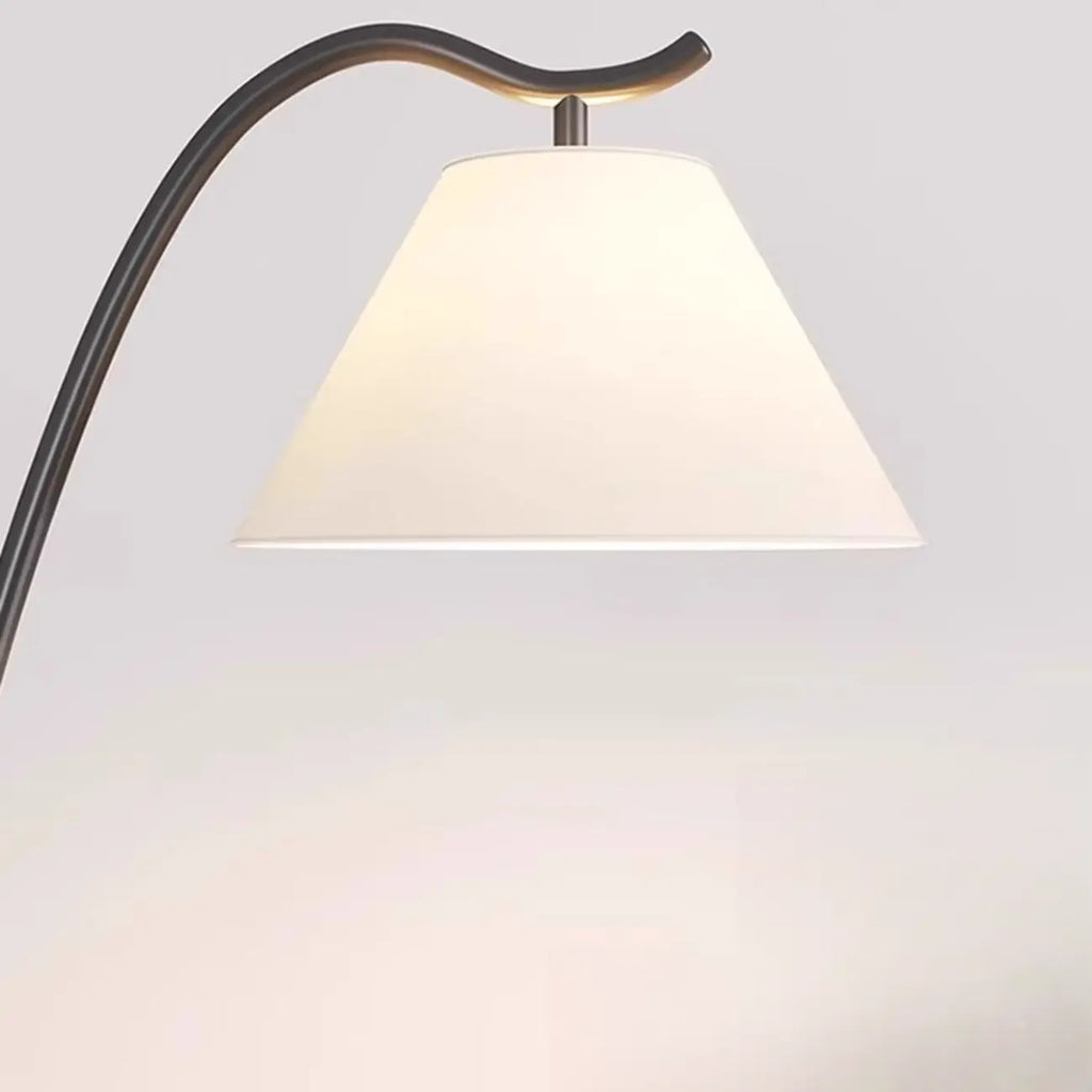 Lampadaire minimaliste en noyer avec table et abat-jour en tissu