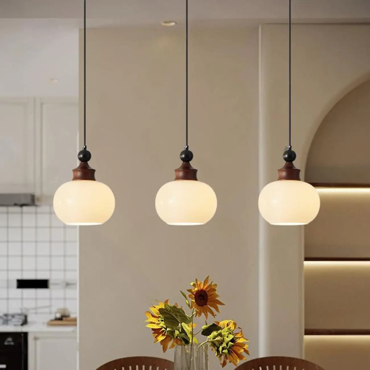 Suspension globe en bois et verre beige à intensité variable