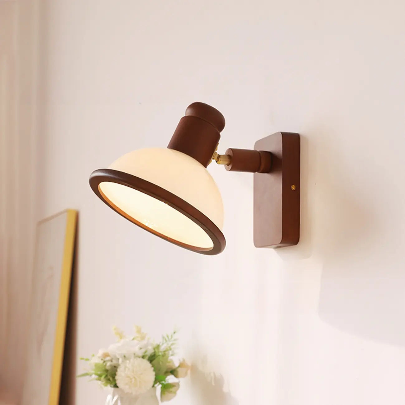Applique murale moderne miniature en verre noyer avec éclairage LED pour salon